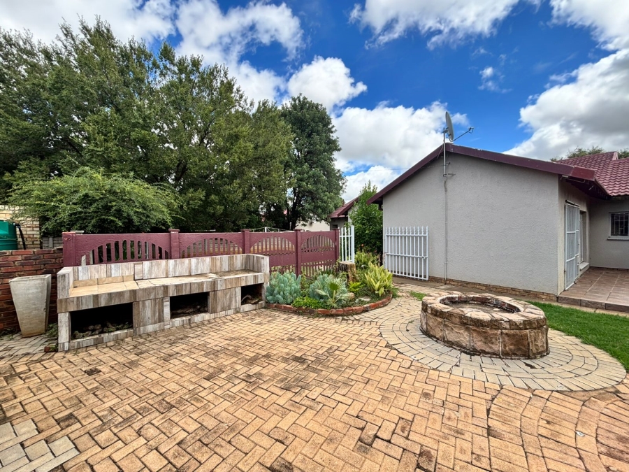 4 Bedroom Property for Sale in La Hoff North West